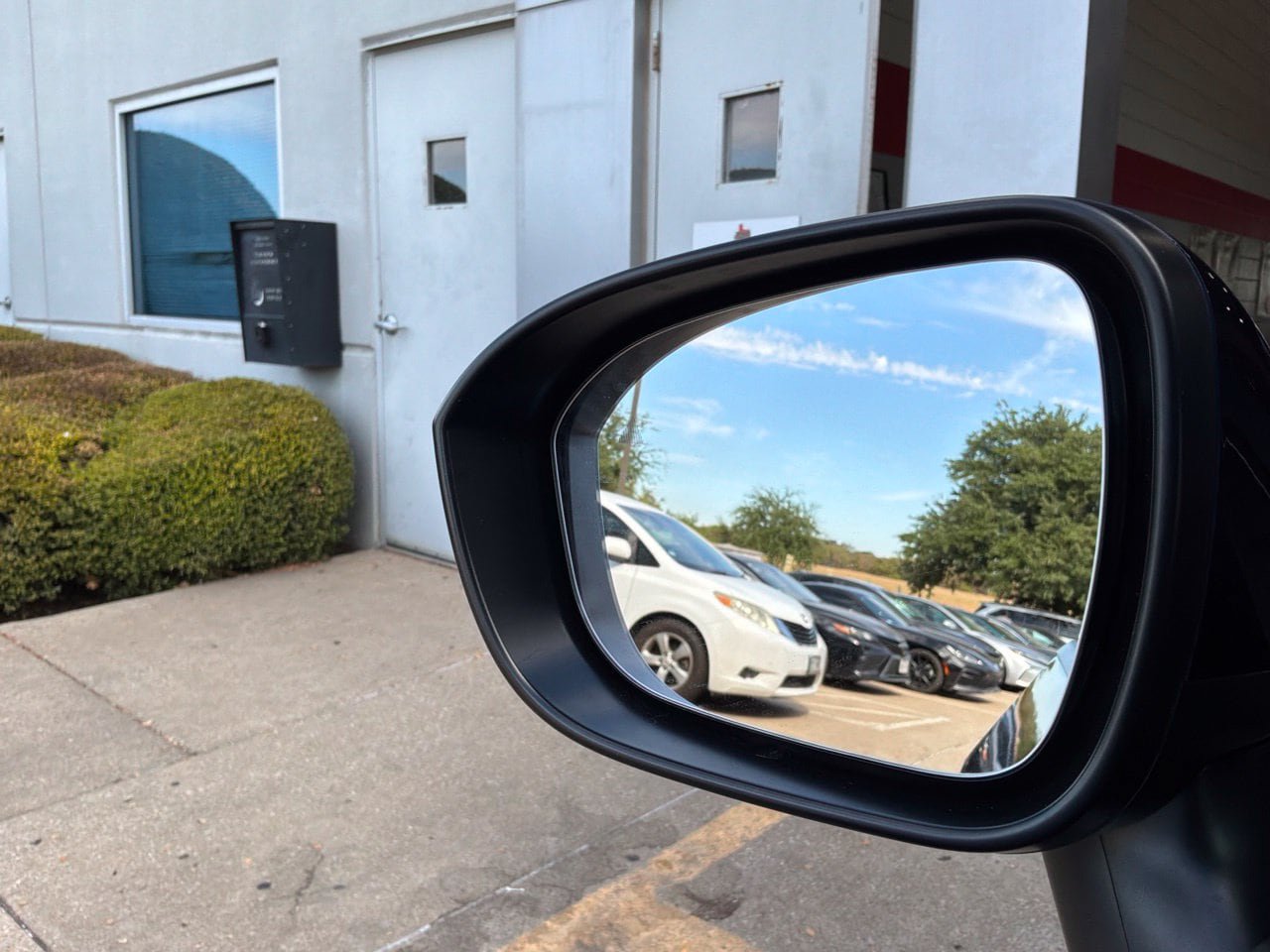 Used 2025 Nissan Rogue SV FWD image 20
