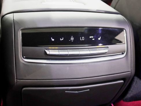 Used 2023 Cadillac Escalade ESV V w/ LPO, ONYX Package AWD/4WD image 32