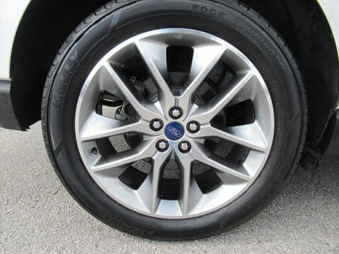 Used 2016 Ford Edge Titanium w/ Equipment Group 301A image 8