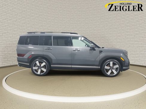 Certified 2025 Hyundai Santa Fe Limited AWD/4WD image 4