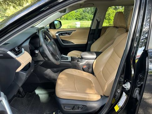 Certified 2022 Toyota RAV4 XLE Premium FWD image 15
