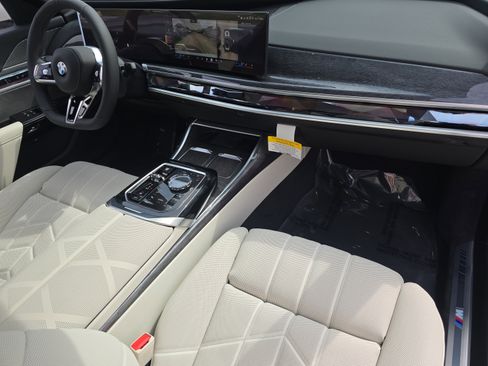New 2025 BMW 760i xDrive image 11