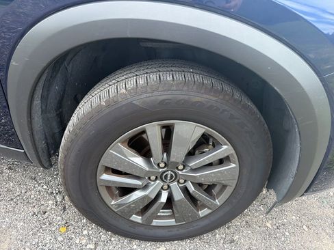 Used 2025 Nissan Pathfinder SV AWD/4WD image 17