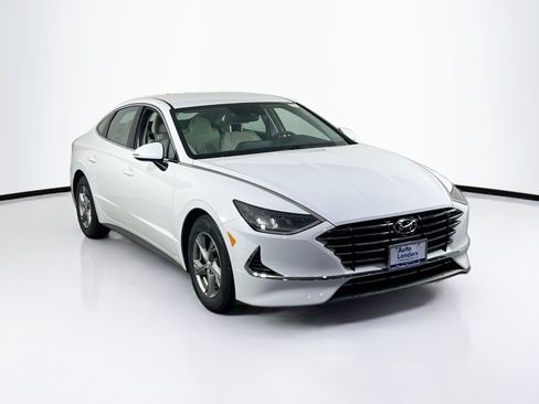 Used 2023 Hyundai Sonata SE FWD image 3
