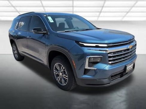 New 2026 Chevrolet Traverse LT w/ Driver Confidence Package FWD image 1
