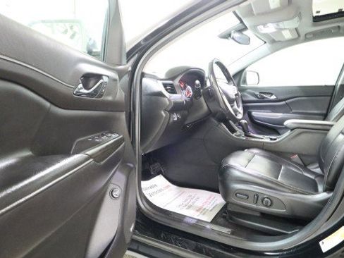 Used 2019 GMC Acadia SLT FWD image 9