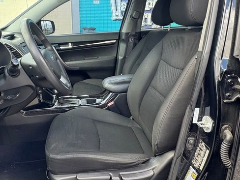 Used 2014 Kia Sorento LX image 9