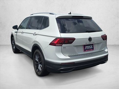 Used 2023 Volkswagen Tiguan SE w/ Panoramic Sunroof Package FWD image 7