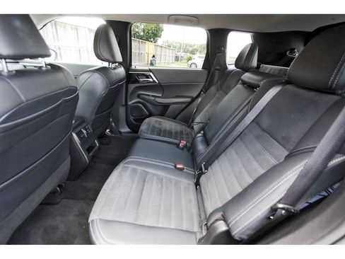Used 2024 Mitsubishi Outlander SE FWD image 14
