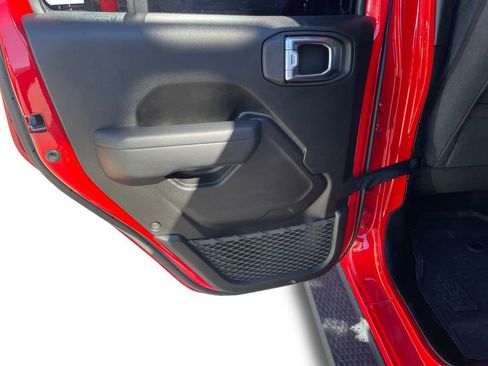 Used 2024 Jeep Wrangler Sport S image 24