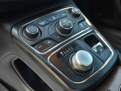 Used 2015 Chrysler 200 C w/ Navigation & Sound Group I image 25