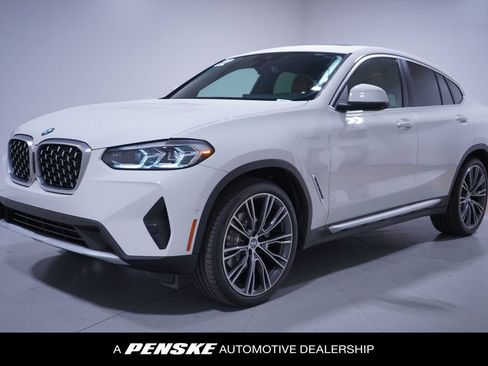 Used 2022 BMW X4 xDrive30i w/ Parking Assistance Package AWD/4WD image 1