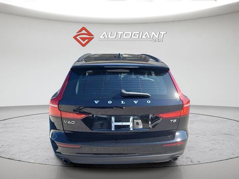 Used 2020 Volvo V60 T5 Momentum FWD image 3