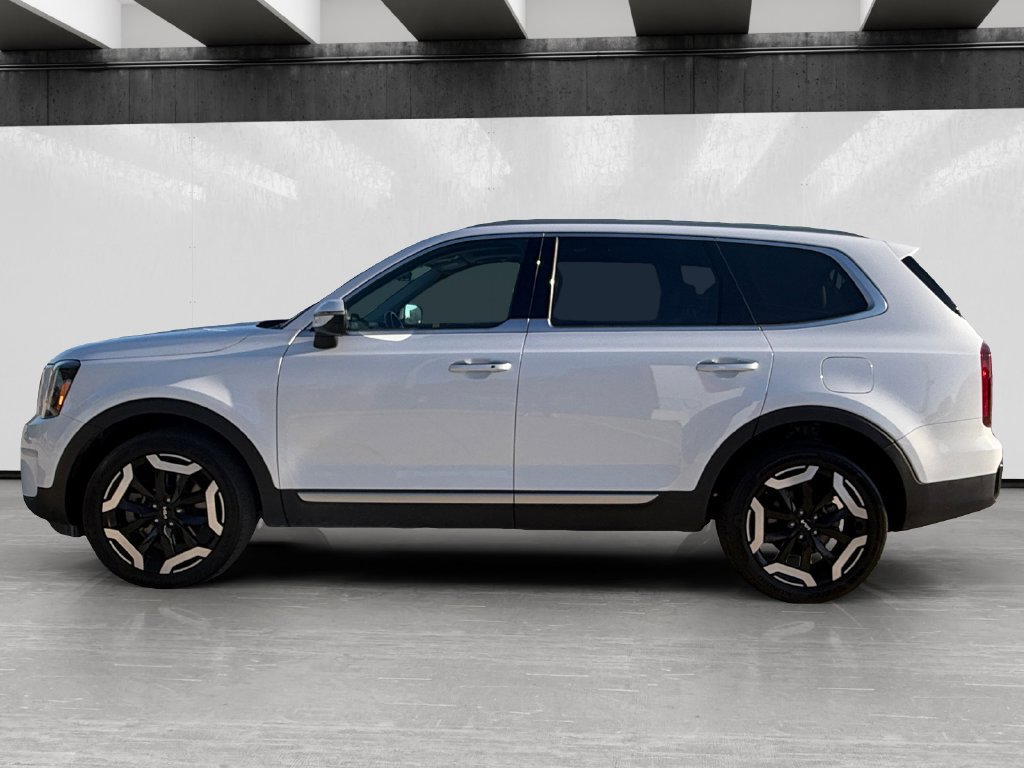 Used 2024 Kia Telluride S w/ S Sunroof Package FWD image 2