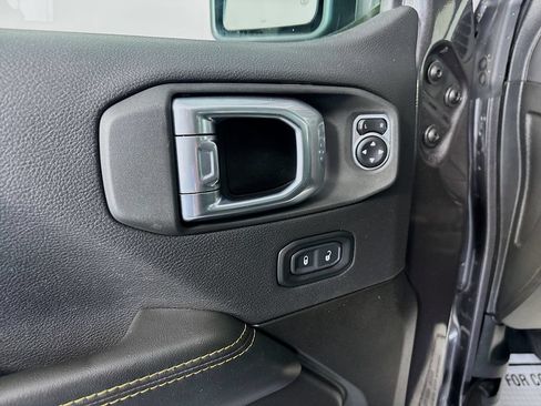 Used 2025 Jeep Wrangler Unlimited Sahara AWD/4WD image 18