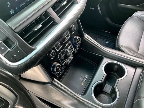 Used 2023 Chevrolet Suburban Premier image 17