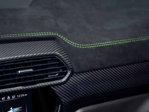 Used 2023 Lamborghini Urus Performante AWD/4WD image 19