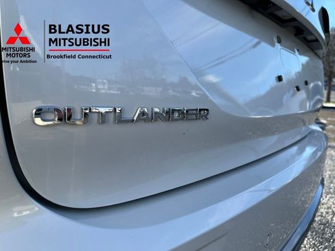 Used 2025 Mitsubishi Outlander SE image 25