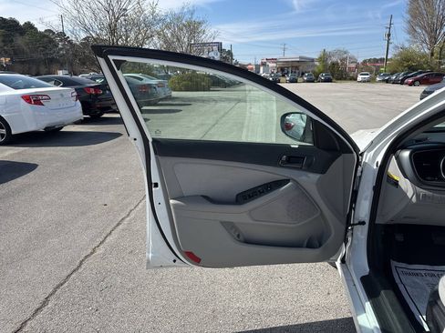 Used 2015 Kia Optima LX w/ Paint Protection Film Package FWD image 11
