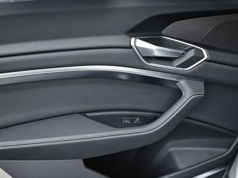 Used 2022 Audi e-tron Premium Plus image 24