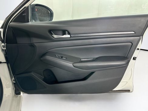 Used 2025 Nissan Altima 2.5 SV FWD image 30