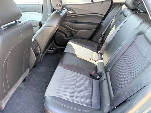 Used 2025 Chevrolet Trax LT FWD image 8