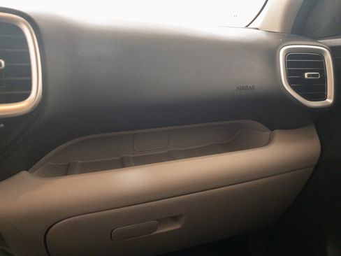 Used 2024 Hyundai Venue SEL image 19