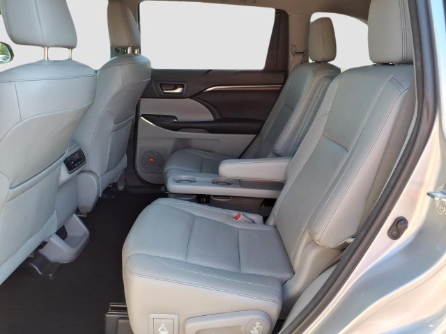 Used 2016 Toyota Highlander Limited FWD image 32