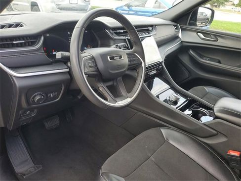 Certified 2023 Jeep Grand Cherokee L Laredo image 17