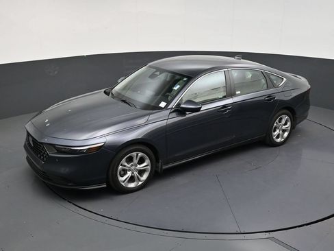 Used 2025 Honda Accord LX image 11