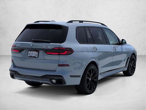 Used 2024 BMW X7 xDrive40i w/ M Sport Package AWD/4WD image 5