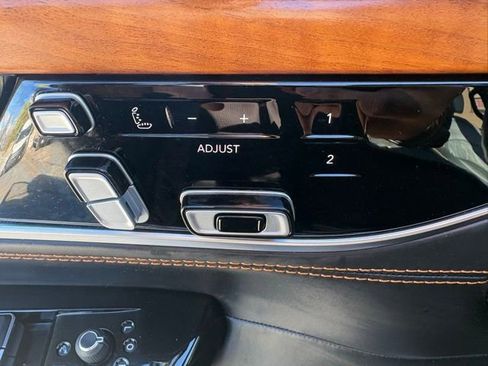 Used 2022 Jeep Grand Wagoneer Series III AWD/4WD image 24