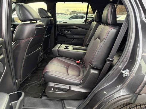 Used 2025 Honda Pilot Black Edition image 22