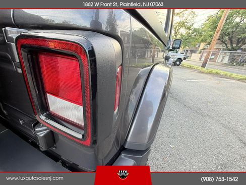 Used 2018 Jeep Wrangler Unlimited Sahara AWD/4WD image 51