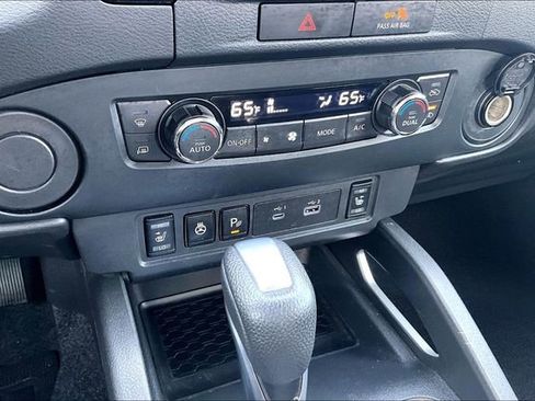 Used 2023 Nissan Frontier SV w/ SV Convenience Package image 17