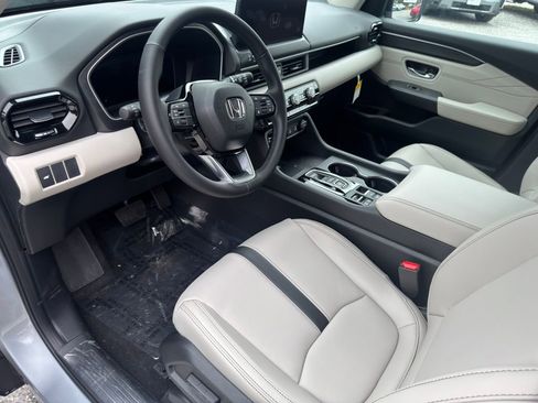 New 2026 Honda Pilot Touring image 9