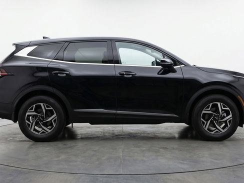 Used 2025 Kia Sportage LX FWD image 11