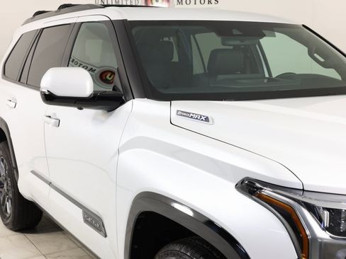 Used 2025 Toyota Sequoia Platinum image 38