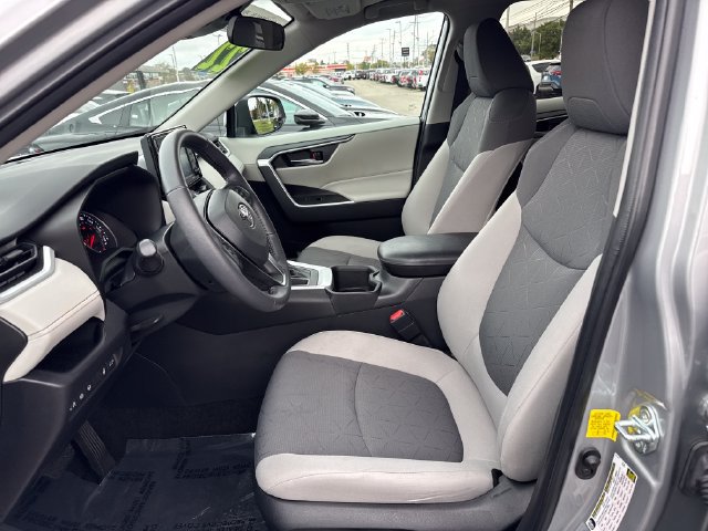 Used 2022 Toyota RAV4 XLE w/ Convenience Package FWD image 13