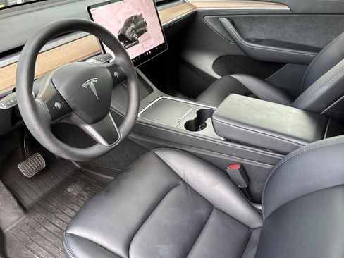 Used 2024 Tesla Model Y Long Range image 10