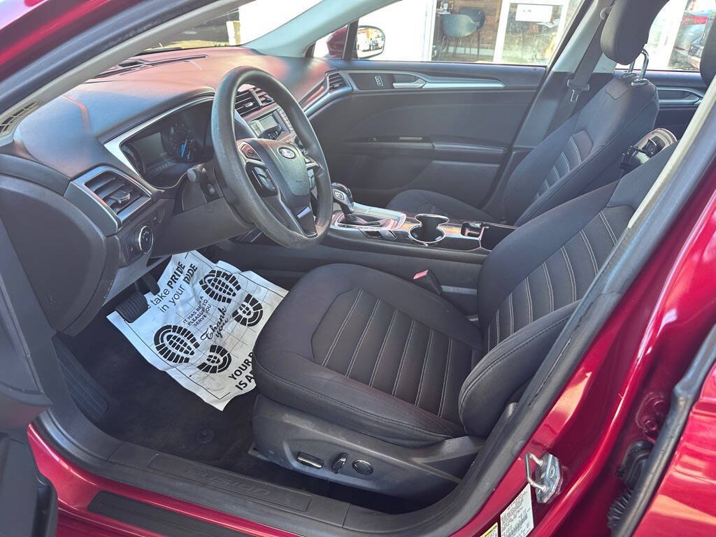 Used 2014 Ford Fusion SE FWD image 9