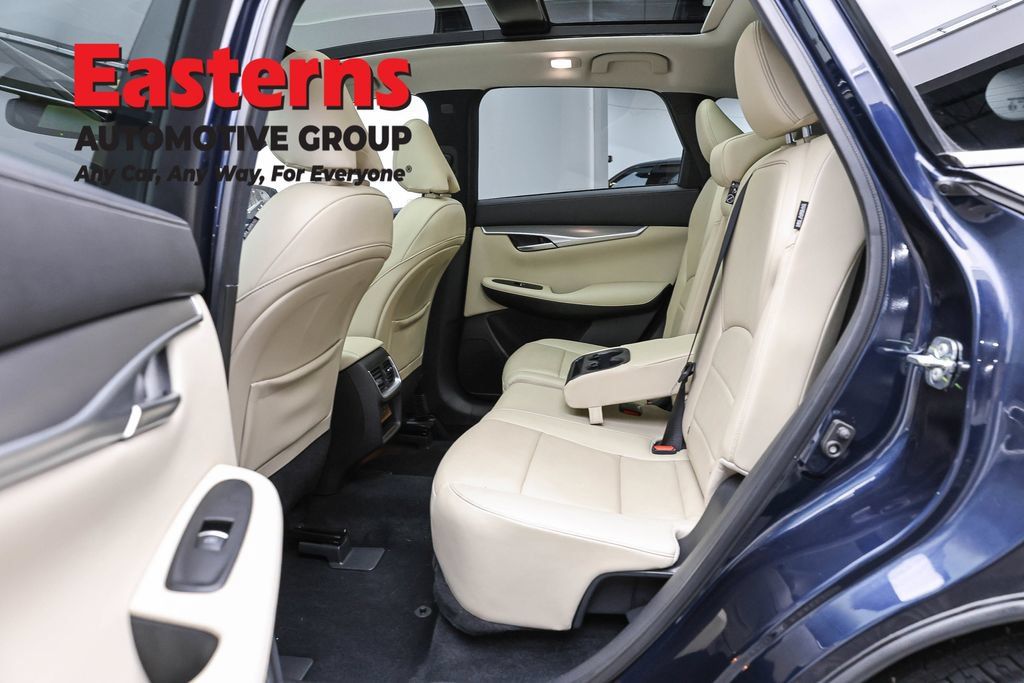 Used 2022 INFINITI QX50 Luxe AWD/4WD image 23