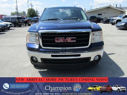 Used 2010 GMC Sierra 1500 SLT w/ SLT Convenience Package AWD/4WD image 2