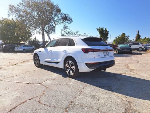 Used 2024 Audi Q8 e-tron Premium Plus w/ Premium Plus Package image 4