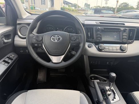 Used 2018 Toyota RAV4 XLE AWD/4WD image 21