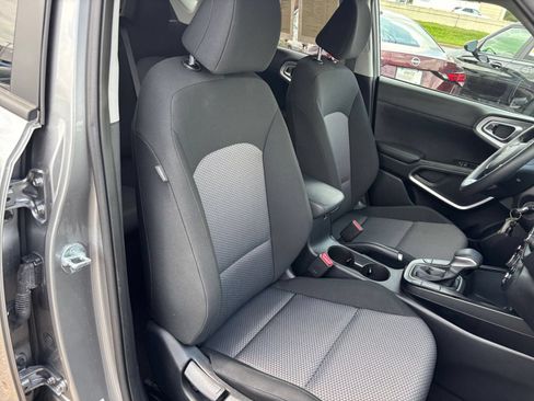 Used 2025 Kia Soul LX w/ LX Technology Package FWD image 34