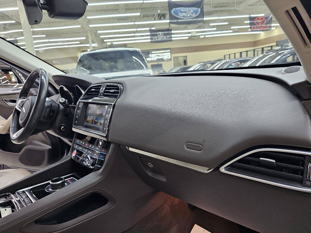 Used 2018 Jaguar F-PACE Prestige AWD/4WD image 23