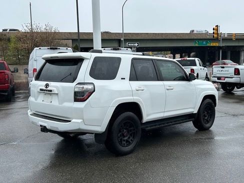 Used 2022 Toyota 4Runner SR5 Premium AWD/4WD image 6