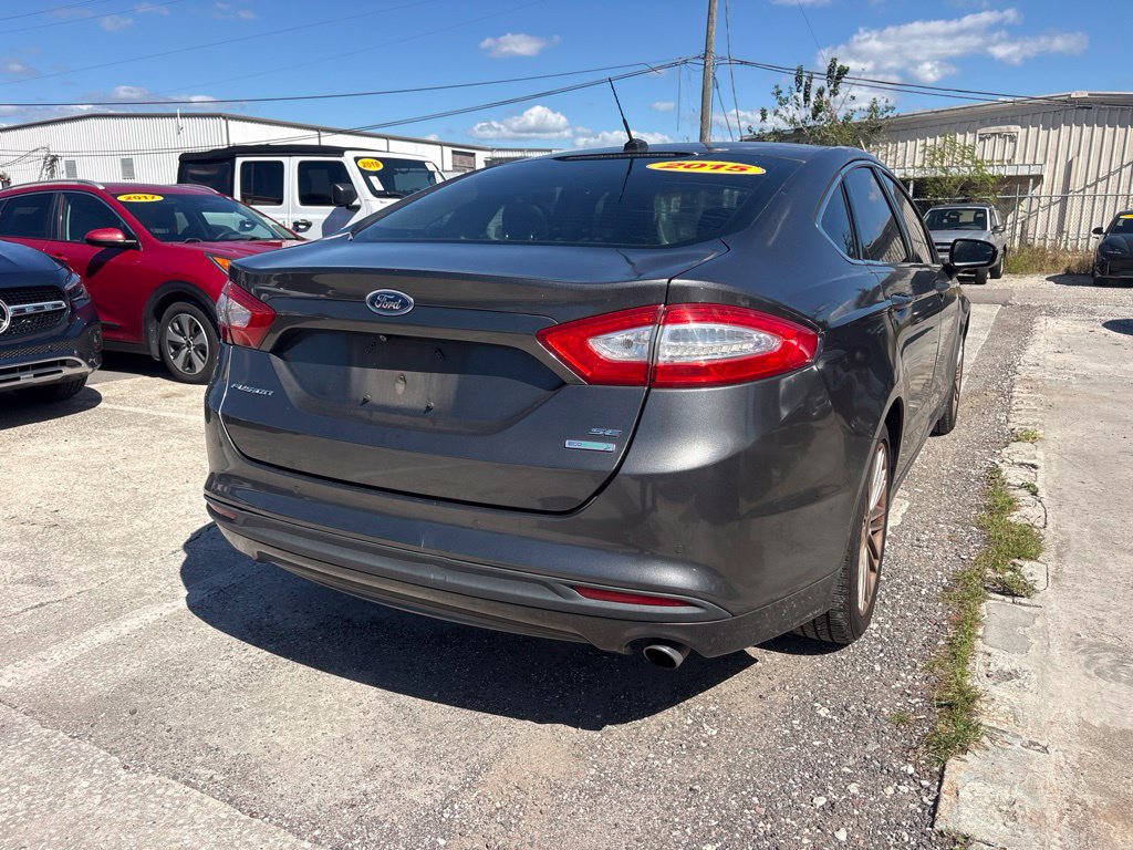 Used 2015 Ford Fusion SE w/ Equipment Group 202A FWD image 3