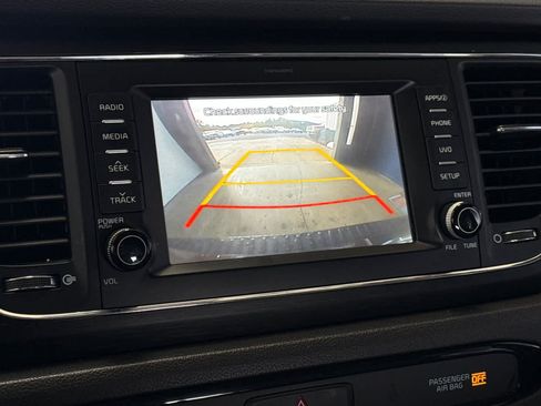 Used 2017 Kia Sedona LX w/ LX Essentials Premium Package FWD image 22